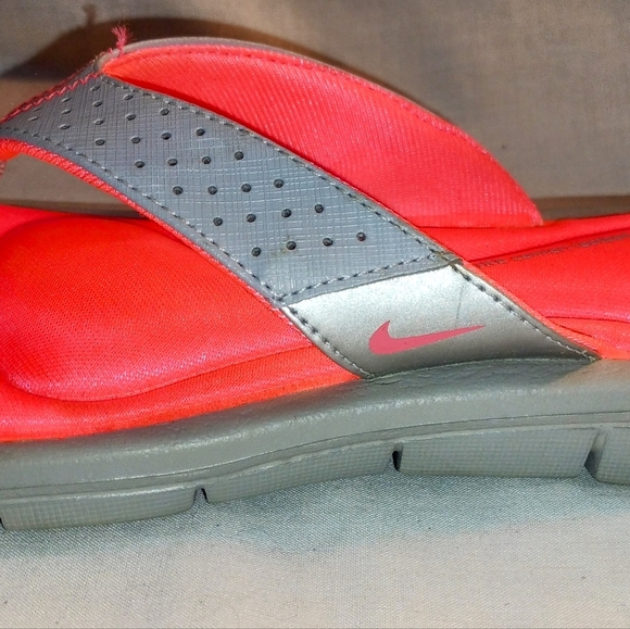 Nike Comfort Footbed Thong Flip Flops Sandals Women's Grey And Pink Size 6 - Picture 3 of 13